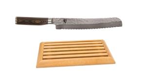 Couteau japonais à pain 23 cm Kai Shun Premier Tim Mälzer + planche à découper en hêtre offerte
